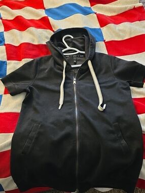 Flooo Zip Up Short Sleeve Hoodie Medium